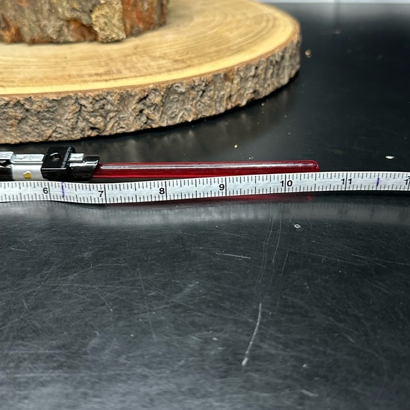 Disney Star Wars NWT Darth Vader Lightsaber Light Up Keychain - Picture 5 of 5